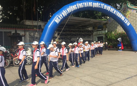 TP.HCM phát động học sinh đi bộ đến trường