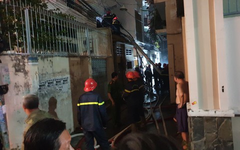 Cháy nhà kho trong hẻm quận 5, nhiều tài sản bị thiêu rụi
