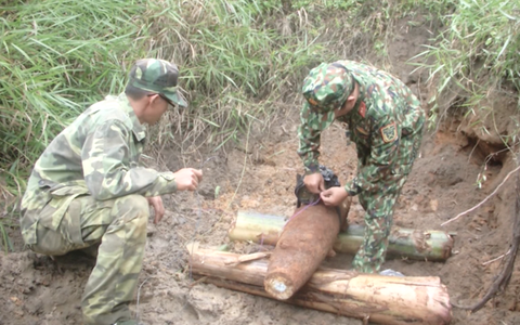 Video: Hủy nổ thành công quả bom nặng 114kg sót lại sau chiến tranh