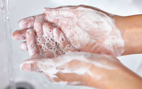 Dành có 10 giây để rửa tay, không sạch nổi vi trùng đâu!