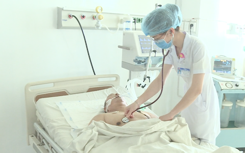 Video: Mìn nổ khiến nhà bay nóc, 1 người chết, 1 người bị thương nặng