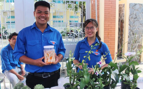 Nước mật dừa của kỹ sư hóa học tại Ngày hội xây dựng nông thôn mới