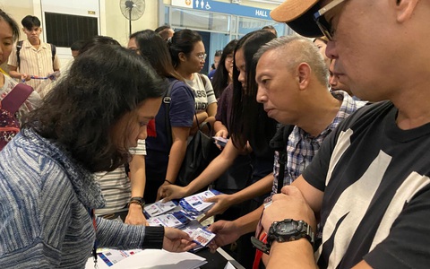 Bi hài chuyện chủ nhà Philippines bắt phóng viên… mua vé dự lễ khai mạc SEA Games
