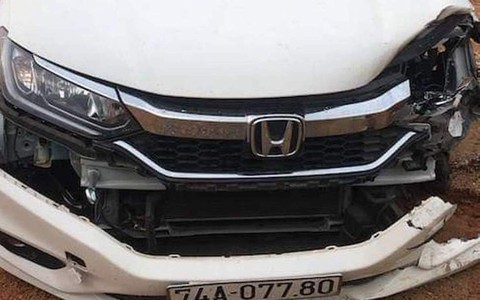 Đụng hai phụ nữ đi xe máy mạnh đến rụng cản xe hơi rồi bỏ chạy