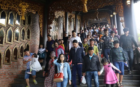 Khách tới Tràng An gần gấp đôi khuyến nghị của UNESCO, Ninh Bình khẳng định không quá tải