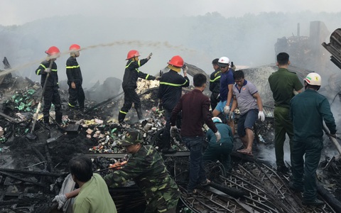 Cháy rụi 13 căn nhà gần chợ Năm Căn, một bé gái thiệt mạng