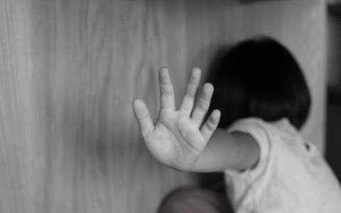 Bé 12 tuổi nghi bị hàng xóm ở khu đô thị Ciputra hành hung chấn động não