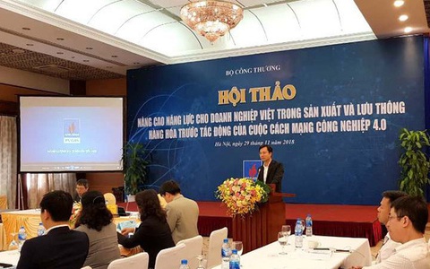 Khiển trách hai cán bộ đi nước ngoài quá thời hạn, phê bình vụ trưởng