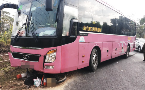 Đi mua quà sinh nhật cho con bị xe tông, chồng chết, vợ nguy kịch