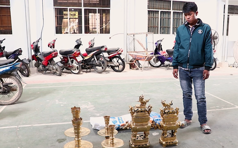 Video: Gần tết bị trộm đột nhập vào nhà trộm lư đồng