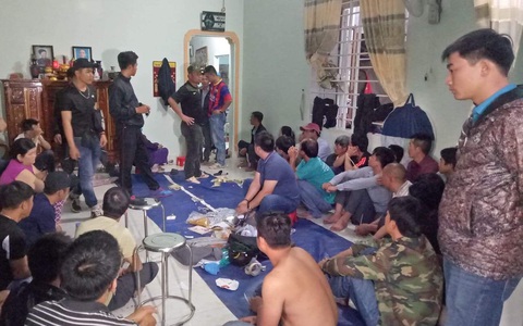 Triệt phá ổ xóc đĩa, bắt hơn 40 con bạc