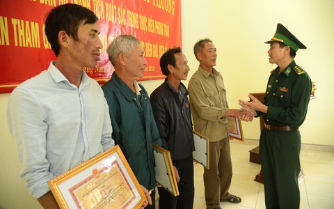 Quảng Nam khen thưởng người dân vụ nhặt 26 bánh ma túy dạt biển