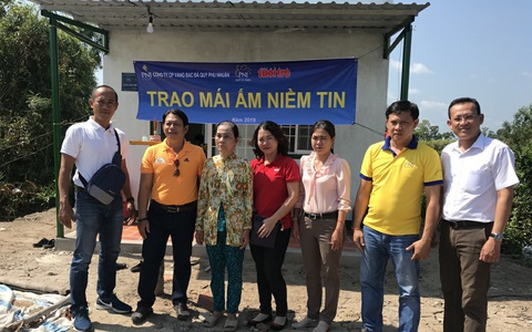 Trao 'Mái ấm niềm tin' cho hai hộ dân nghèo vùng Đất Mũi