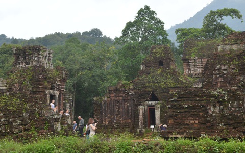 Đến di sản Mỹ Sơn, khách không biết ăn gì, mua gì