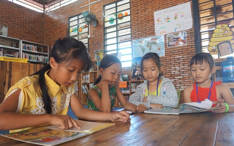 Đi đâu cho bằng đi thư viện