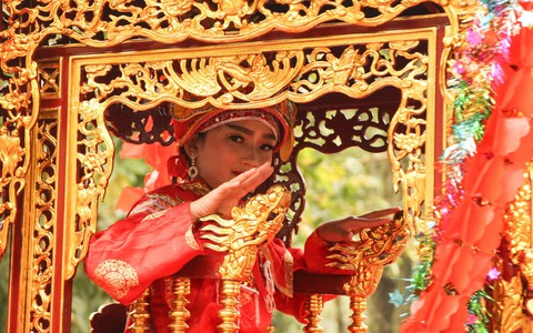 Chia nhỏ lộc, bỏ lộc hoa tre vào… bao tải tránh 'vỡ trận' hội Gióng