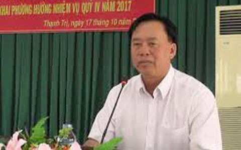 Chủ tịch huyện không có bằng đại học nghỉ hưu trước tuổi