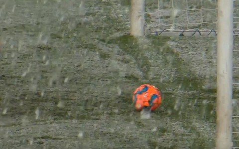 Video tuyết 'cứu thua' cho Leverkusen ở Bundesliga