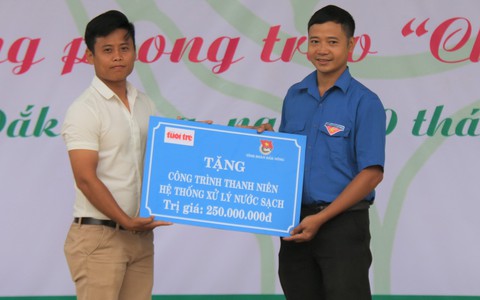 Báo Tuổi Trẻ lại 'mang nước' đến vùng khô hạn