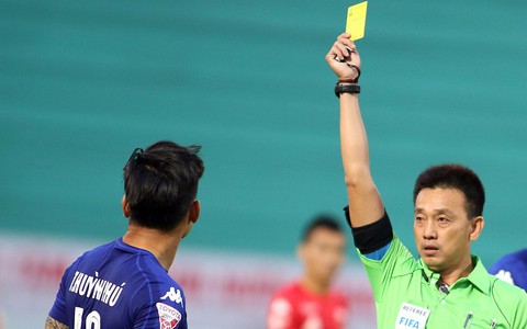 Diệt nạn bạo lực sân cỏ: Bạo lực sẽ giảm khi trọng tài nghiêm khắc