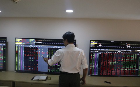 VN Index trụ vững mốc 1.000 điểm, chuyên gia nói 'không có gì bất lợi'