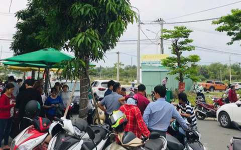 Rời Đà Nẵng, hàng trăm khách hàng đến Quảng Nam 'vây' chủ đầu tư đòi sổ đỏ