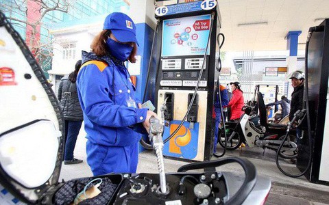 Xăng RON95 giảm gần 600 đồng/lít sau 3 lần tăng sốc