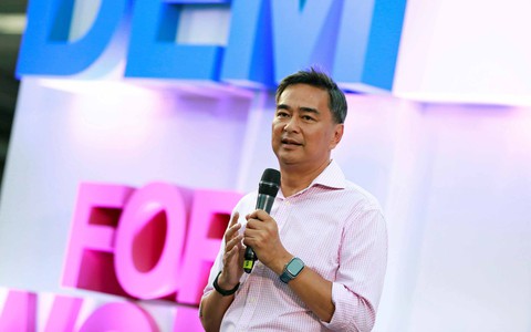 Chờ đợi… cựu thủ tướng Abhisit