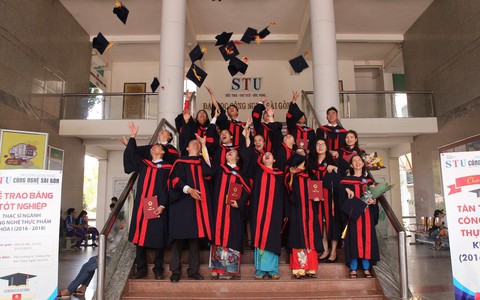 19 thạc sĩ đầu tiên của ĐH Công nghệ Sài Gòn