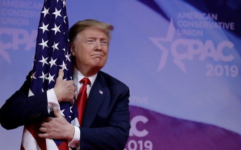 Sóng gió chờ ông Trump