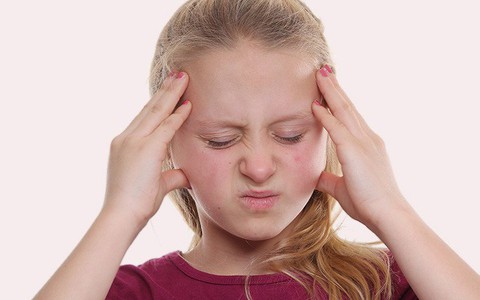 Triệu chứng đau đầu ù tai ở trẻ là bệnh gì?
