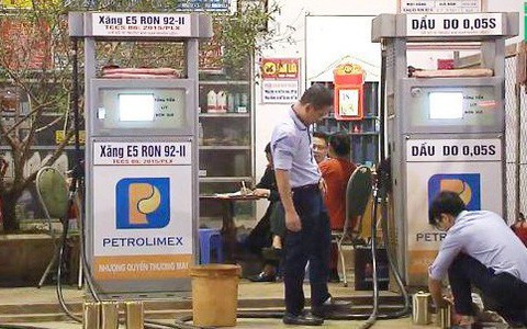 Nghệ An yêu cầu xóa hàng chục cửa hàng xăng dầu bán 'lụi' cho tàu cá