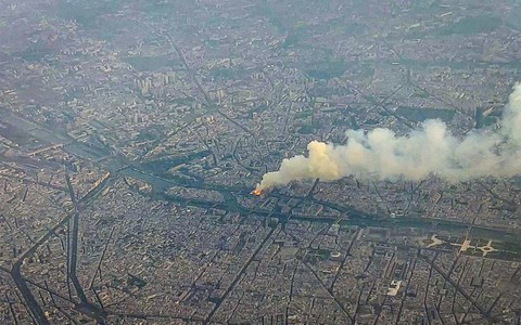 Thảm họa nhà thờ Đức Bà Paris: 'Không ngờ gỗ sồi già cháy nhanh thế'