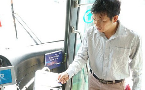 TP.HCM tìm chỗ giữ xe máy cho khách đi xe buýt