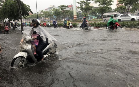 'Mưa vàng' hai ngày làm TP.HCM ngập nhẹ, thời tiết sắp tới ra sao?