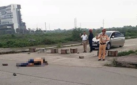 Một trung tá CSGT bị giáng cấp vì 'đứng nhìn' cô gái bị đâm giữa phố
