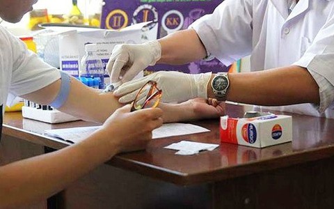 Đã tạm giữ 'kẻ lạ' đâm 10 người ở quận 5 khiến họ phải điều trị phơi nhiễm HIV