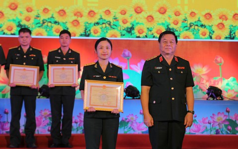 Trao thưởng Tuổi trẻ sáng tạo trong quân đội lần thứ 19