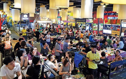 Chợ dưới lòng đất công viên 23-9 vẫn hoạt động