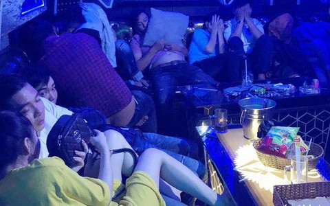 Cấm quán karaoke hoạt động từ 0-8h sáng