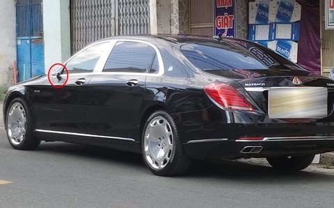 Xe Maybach chục tỉ đậu ngoài đường bị bẻ kính chiếu hậu