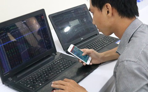Lãnh đạo Địa ốc Hoàng Quân mua gom 11 triệu cổ phiếu sau loạt tin xấu