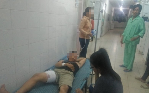 Video hai nạn nhân bị bắn trọng thương đang được cấp cứu tại bệnh viện