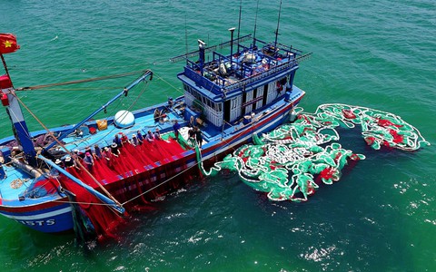 Ngành thuỷ sản 'chạy nước rút' trước nguy cơ bị 'thẻ đỏ'
