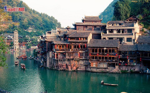 Ưu đãi đến 3 triệu đồng tour Phượng Hoàng Cổ Trấn