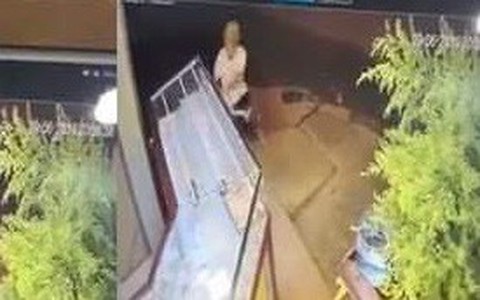 Clip dùng búa đập vỡ tủ kính cướp vàng trong tích tắc