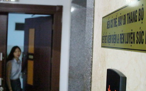 Xài 'chùa' điện cơ quan, có ai tiếc?