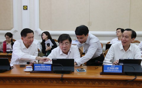 Lãnh đạo UBND TP.HCM tập huấn 'phòng họp không giấy'