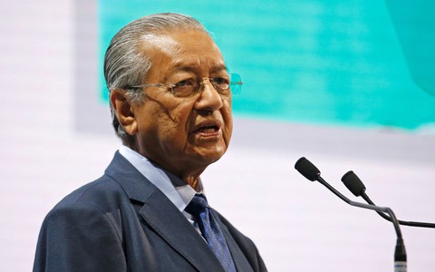 Thủ tướng Malaysia khoe xử lý ổn khoản nợ hơn 240 tỉ đô