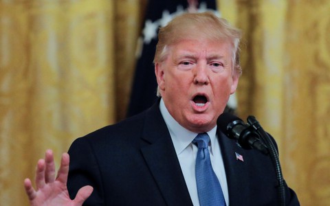 Tổng thống Trump lại lên Twitter phàn nàn đồng đô quá mạnh, lãi suất quá cao